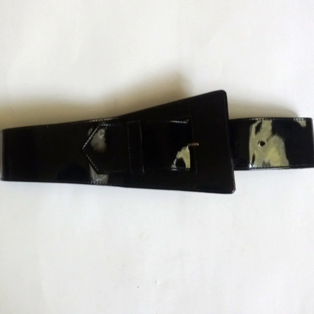 BLACK PATENT ANGLE BELT